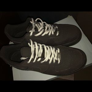Like New Men’s brown Air Force 1 ‘s sz 9